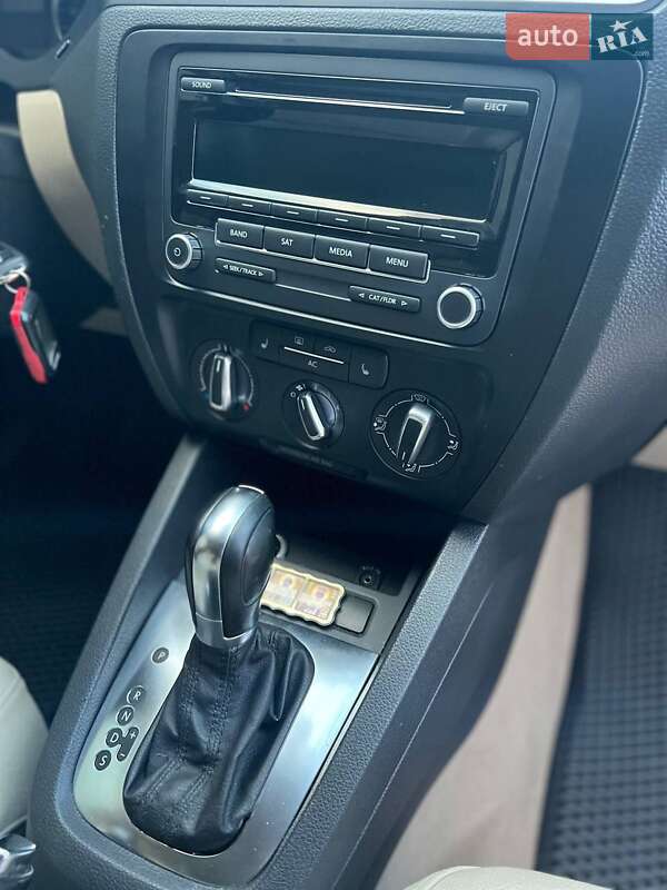 Седан Volkswagen Jetta 2011 в Дніпрі