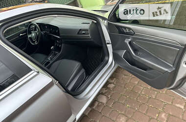 Седан Volkswagen Jetta 2019 в 