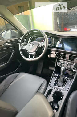 Седан Volkswagen Jetta 2019 в 