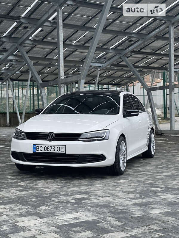 Седан Volkswagen Jetta 2013 в Львові