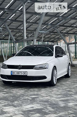 Седан Volkswagen Jetta 2013 в Львові