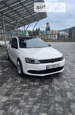 Седан Volkswagen Jetta 2013 в Львові