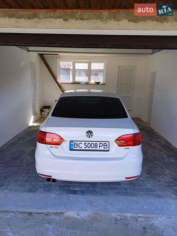 Седан Volkswagen Jetta 2013 в Львові