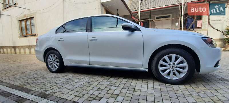 Седан Volkswagen Jetta 2013 в Ужгороде