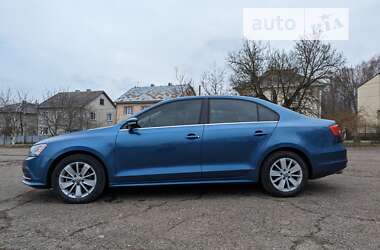 Седан Volkswagen Jetta 2015 в Чернівцях