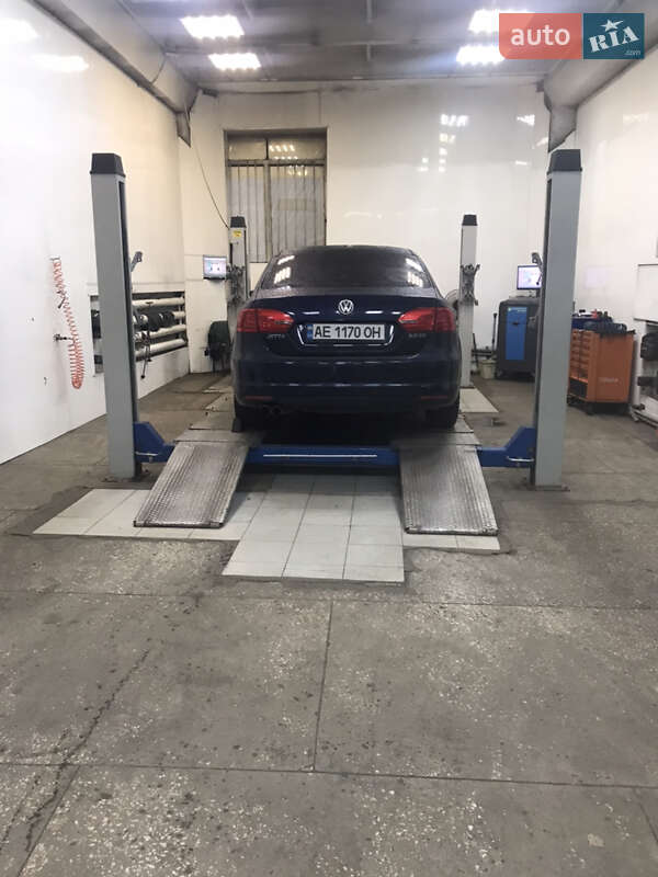 Седан Volkswagen Jetta 2011 в Днепре