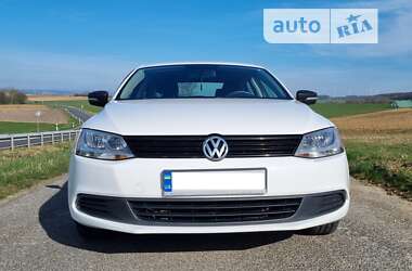 Седан Volkswagen Jetta 2013 в Чернівцях