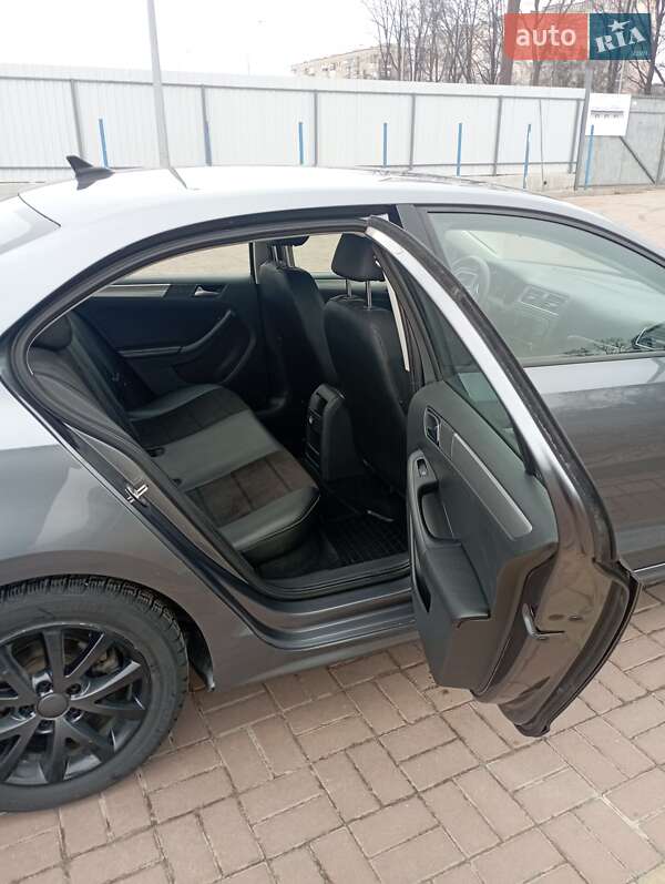 Седан Volkswagen Jetta 2015 в Полтаві