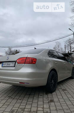 Седан Volkswagen Jetta 2012 в Черновцах