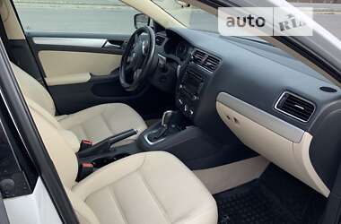 Седан Volkswagen Jetta 2013 в Ромнах