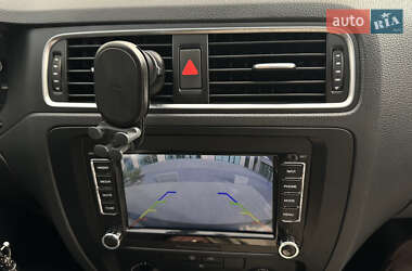 Седан Volkswagen Jetta 2011 в 