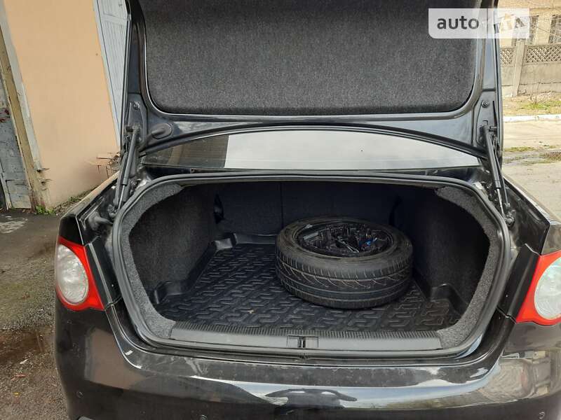 Седан Volkswagen Jetta 2006 в Киеве