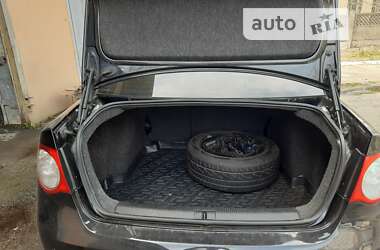 Седан Volkswagen Jetta 2006 в 