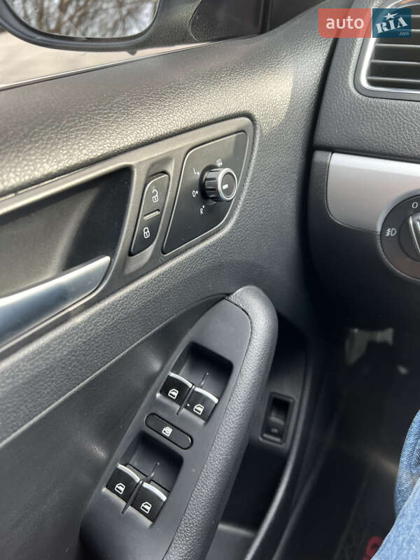 Седан Volkswagen Jetta 2012 в Харкові