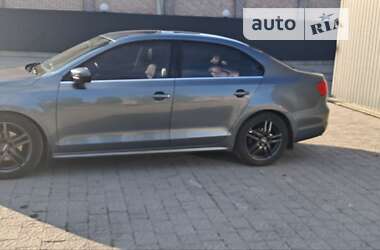 Седан Volkswagen Jetta 2013 в Івано-Франківську