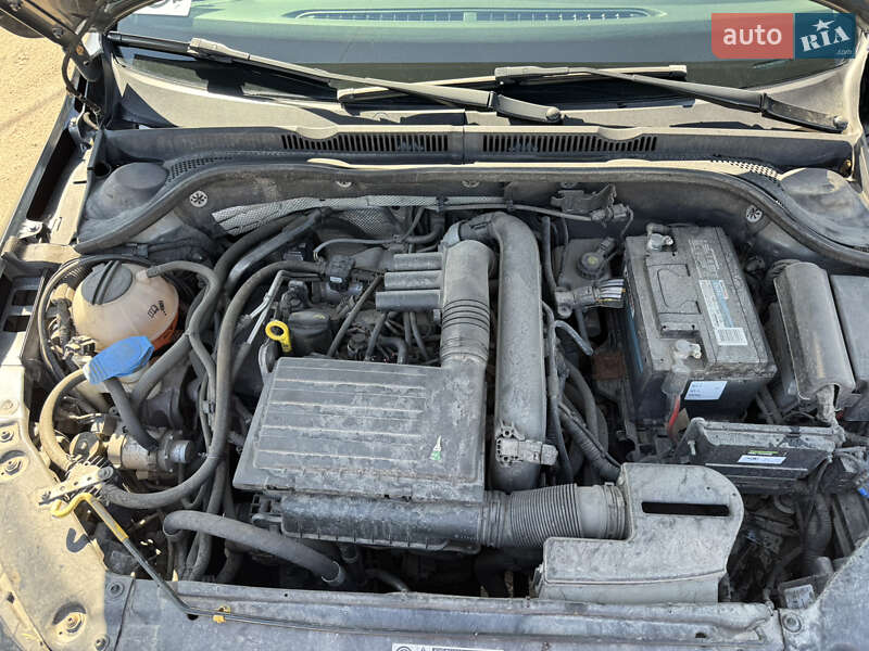 Седан Volkswagen Jetta 2016 в Ровно