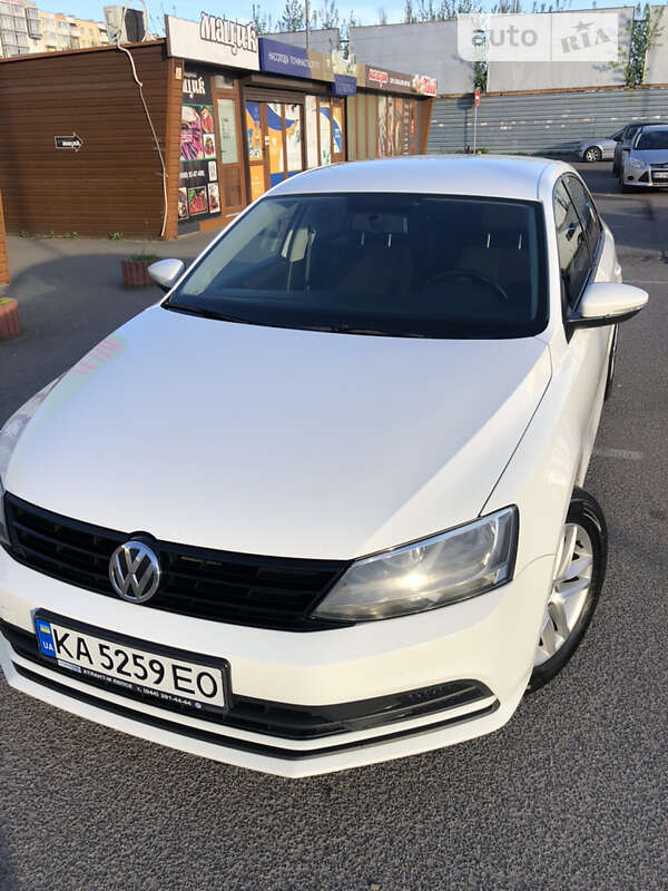 Седан Volkswagen Jetta 2016 в Ровно