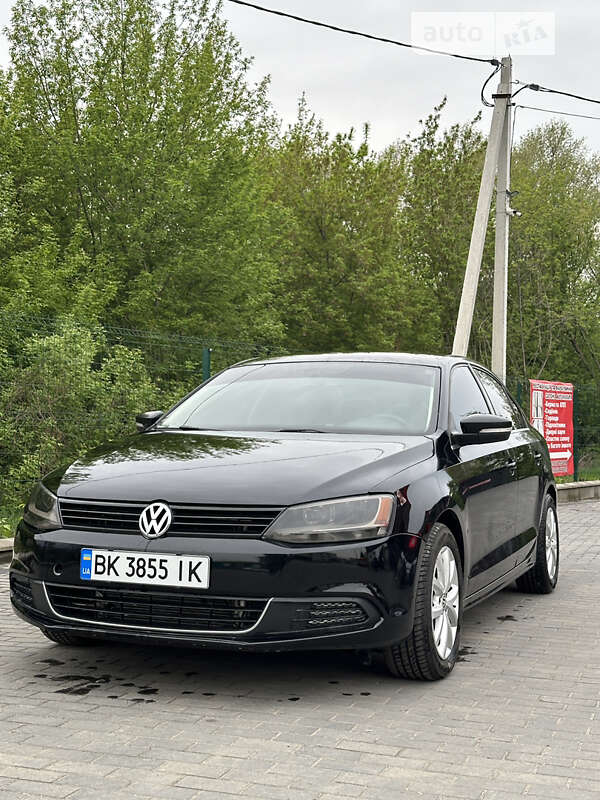 Седан Volkswagen Jetta 2014 в Ровно