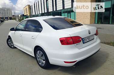 Седан Volkswagen Jetta 2014 в Хмельницком