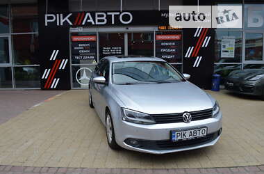 Седан Volkswagen Jetta 2012 в Львові
