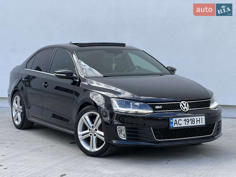 Седан Volkswagen Jetta 2015 в Луцке