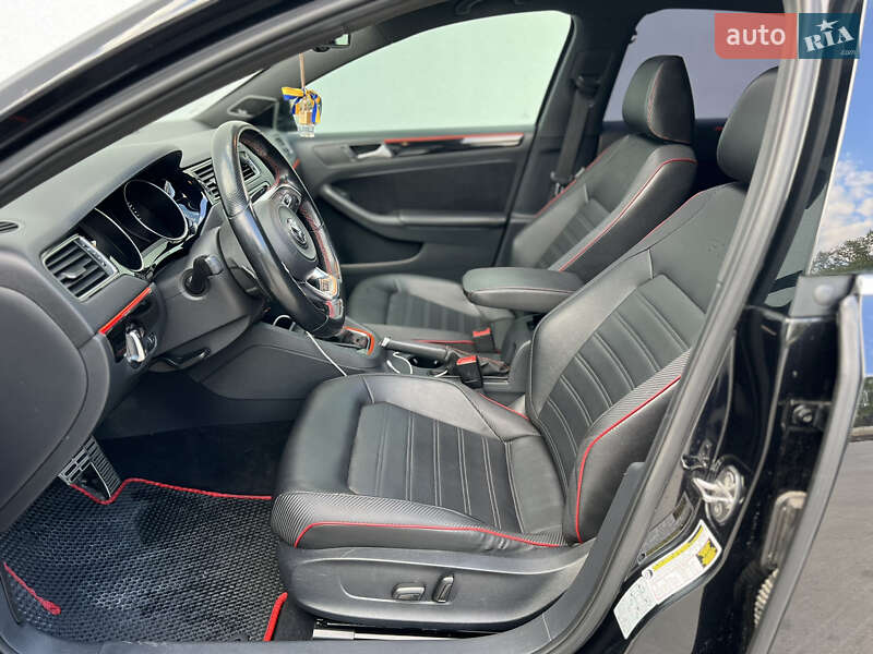 Седан Volkswagen Jetta 2015 в Луцке