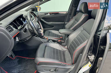 Седан Volkswagen Jetta 2015 в 
