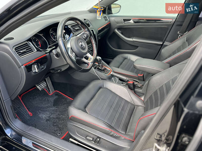 Седан Volkswagen Jetta 2015 в Луцке