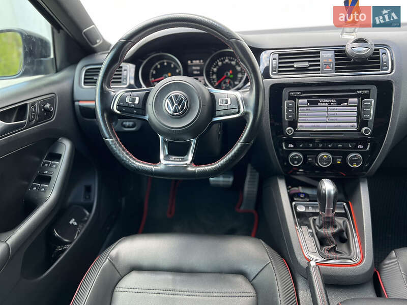 Седан Volkswagen Jetta 2015 в Луцке
