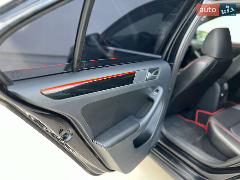 Седан Volkswagen Jetta 2015 в Луцке