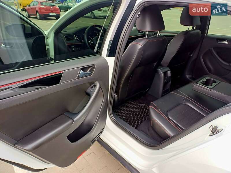Седан Volkswagen Jetta 2016 в Тернополе