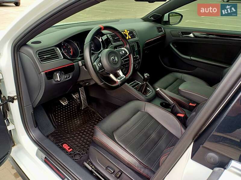 Седан Volkswagen Jetta 2016 в Тернополе