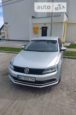 Седан Volkswagen Jetta 2015 в Львові