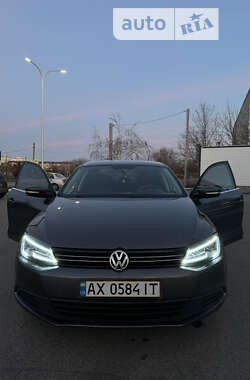Седан Volkswagen Jetta 2013 в Харкові