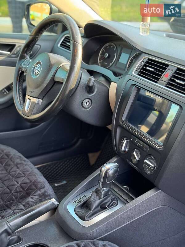 Седан Volkswagen Jetta 2012 в Харкові