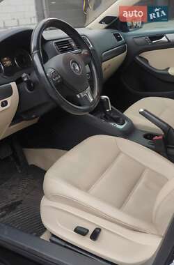 Седан Volkswagen Jetta 2014 в 
