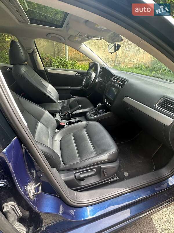 Седан Volkswagen Jetta 2013 в Львове