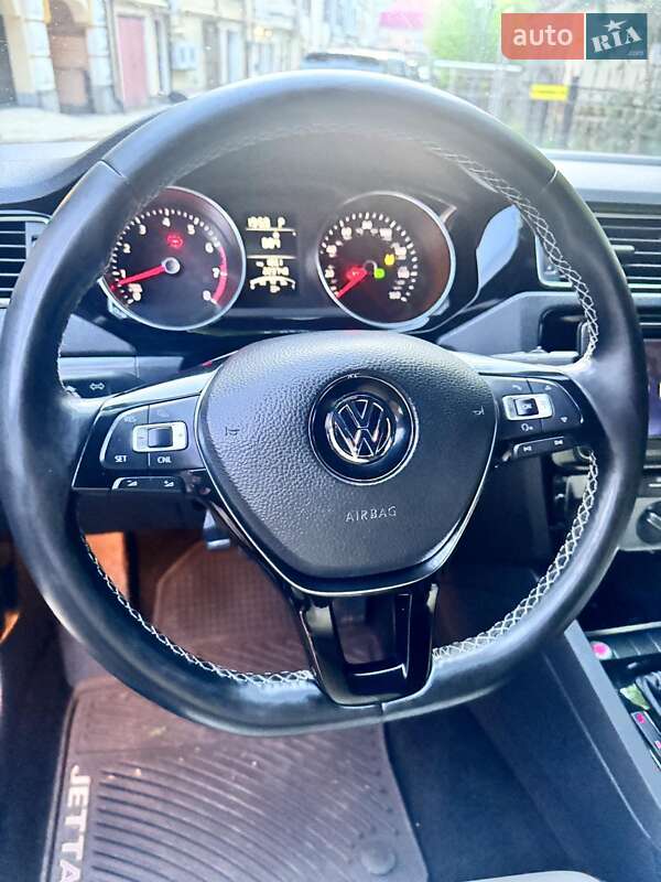 Седан Volkswagen Jetta 2016 в Києві