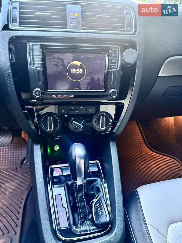 Седан Volkswagen Jetta 2016 в Києві