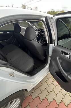 Седан Volkswagen Jetta 2016 в 