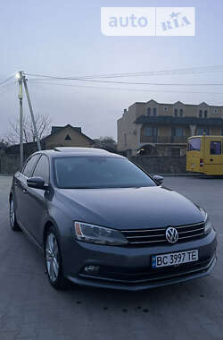 Седан Volkswagen Jetta 2015 в Львові