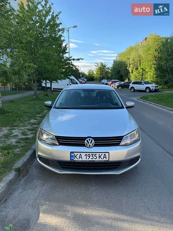 Седан Volkswagen Jetta 2014 в Львові