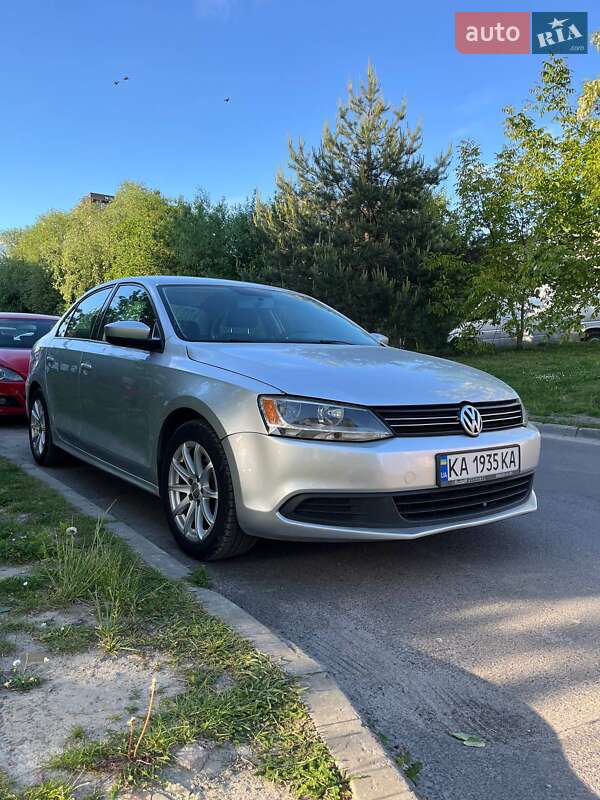 Седан Volkswagen Jetta 2014 в Львові