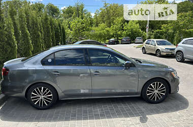 Седан Volkswagen Jetta 2015 в Львове