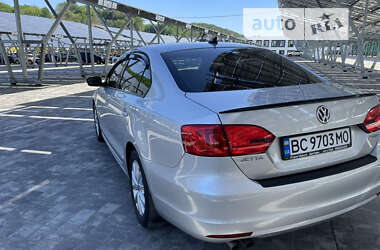 Седан Volkswagen Jetta 2011 в Львове