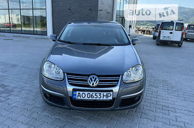 Седан Volkswagen Jetta 2006 в Хусте