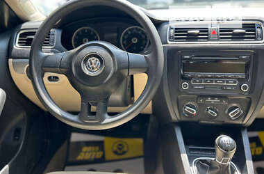 Седан Volkswagen Jetta 2013 в Чернівцях