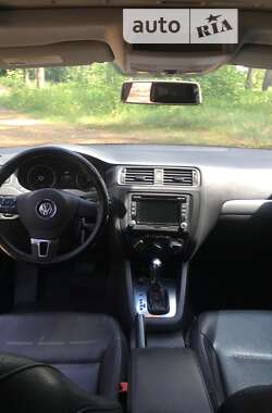 Седан Volkswagen Jetta 2013 в Охтирці