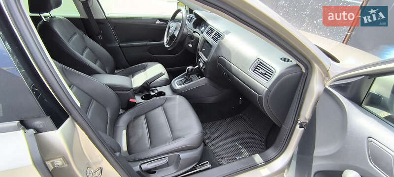Седан Volkswagen Jetta 2012 в Одесі