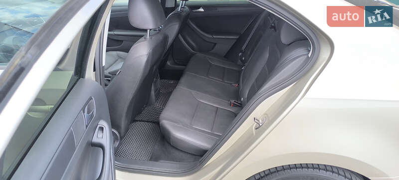 Седан Volkswagen Jetta 2012 в Одесі